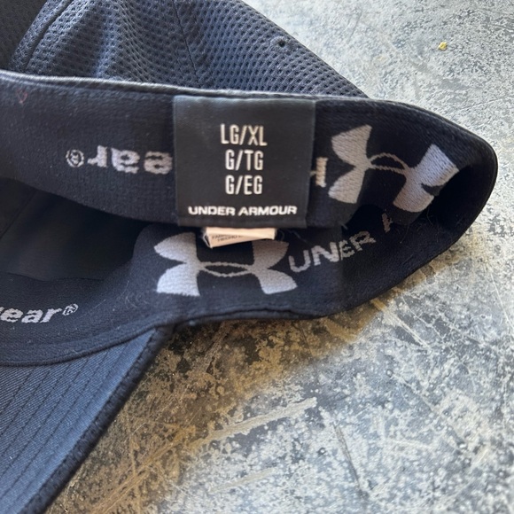 Men’s Under Armour Hat - Picture 2 of 3